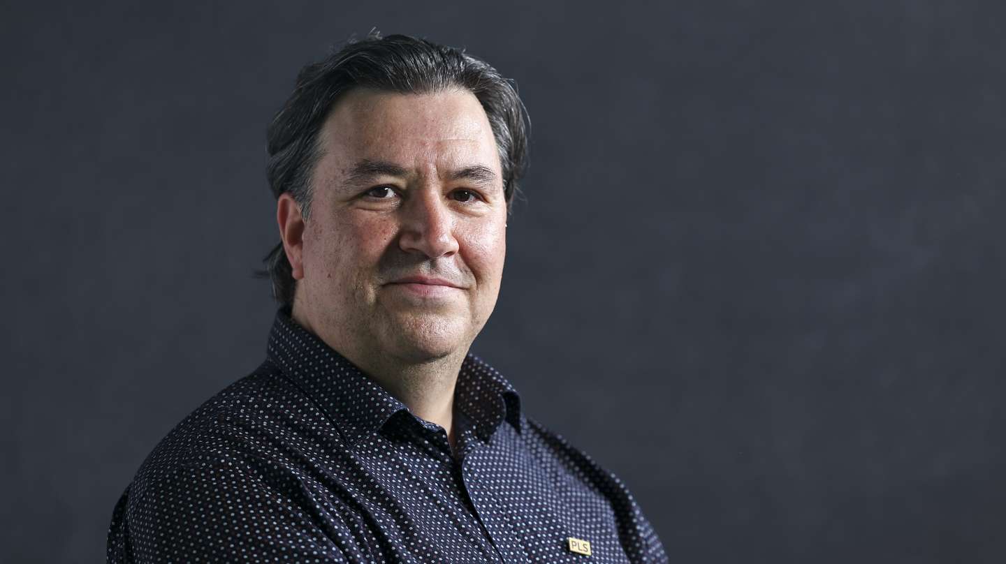 O presidente do Partido Liberal Social (PLS), José Cardoso, posa para a fotografia durante uma entrevista à Agência Lusa, em Lisboa, 02 de maio de 2025. (ACOMPANHA TEXTO DE 05 DE MAIO DE 2025). ANTÓNIO COTRIM/LUSA