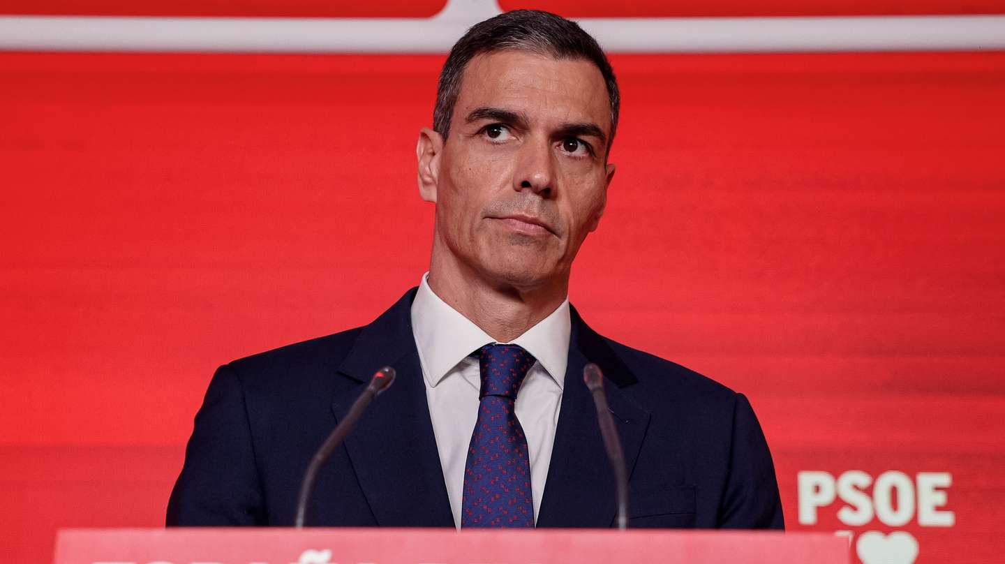 epa12171785 Spain's Prime Minister and leader of the Spanish Socialist Workers' Party (PSOE) Pedro Sanchez delivers a press conference at the party's headquarters in Madrid, Spain, 12 June 2025. Sanchez held a press conference following the resignation of the PSOE Secretary of Organization Santos Cerdan after a report of the Central Operational Unit (UCO) that implicated Cerdan in alleged cases of corruption.  EPA/DANIEL GONZALEZ