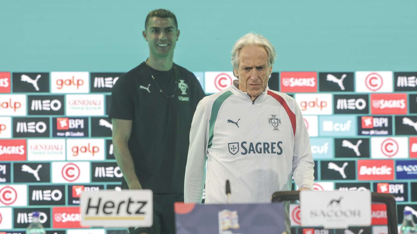 Portuguese national head coach Jorge Jesus (R) and Portugal's player Cristiano Ronaldo (L), arrive to attend a press conference at Portugal Football Summit in Oeiras, Portugal, 23 September 2026. ANTÓNIO PEDRO SANTOS/LUSA