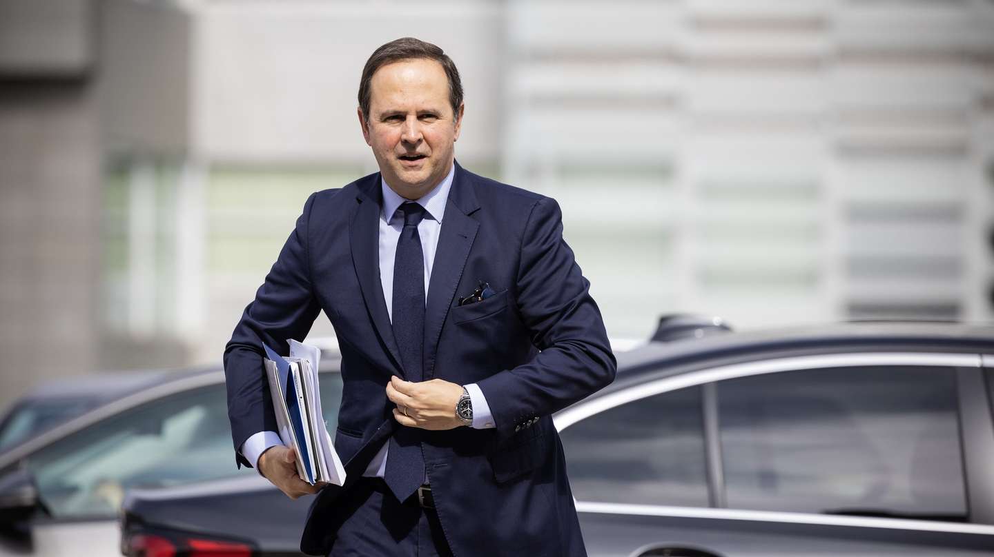 O ministro das Finanças Fernando Medina à chegada para a reunião do Conselho de Ministros dedicado à temática da Ciência, em Aveiro, 6 de julho de 2023. JOSÉ COELHO/LUSA