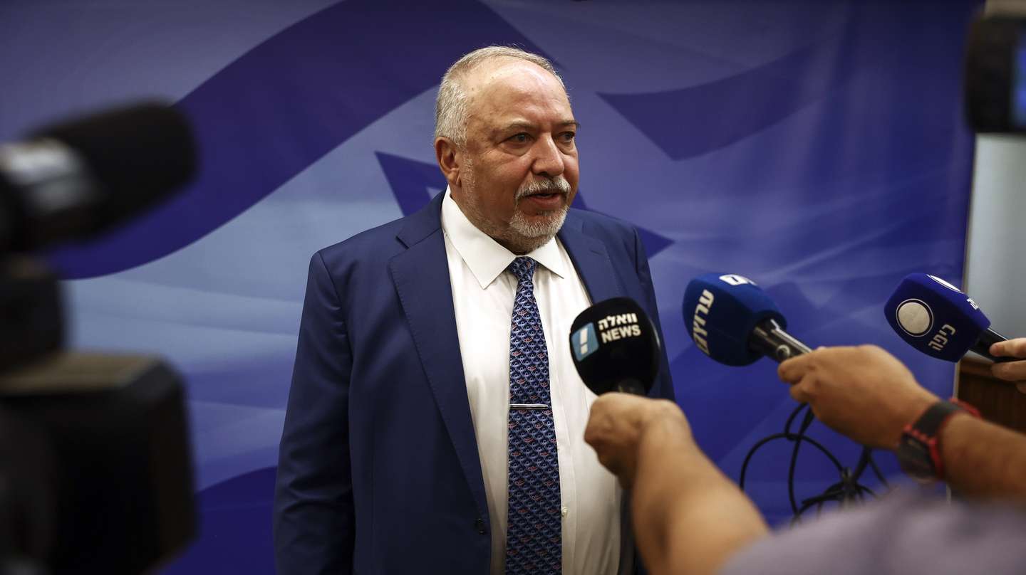 epa10177326 Israeli Finance Minister Avigdor Lieberman speaks to the press during the weekly cabinet meeting in Jerusalem, 11 September 2022.  EPA/RONEN ZVULUN / POOL