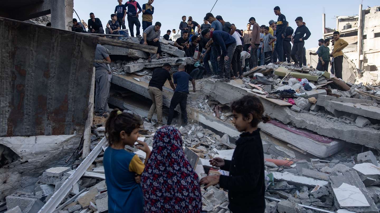 epa12127394 Palestinians search for the bodies of missing persons under the rubble of the Dardina family building, after it was hit by an Israeli airstrike in Jabalia, northern Gaza Strip, 23 May 2025, which killed more than 50 people. More than 53,700 Palestinians have been killed in the Gaza Strip, according to the Palestinian Ministry of Health, since Israel launched a military campaign in the strip in response to a cross-border attack led by the Palestinian militant group Hamas on 07 October 2023, in which about 1,200 Israelis were killed and more than 250 taken hostage.  EPA/HAITHAM IMAD