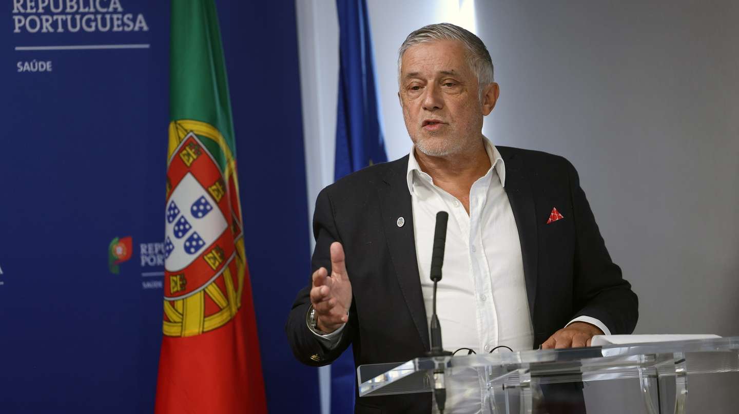 O presidente da Comissão Nacional da Saúde da Mulher, da Criança e do Adolescente, Alberto Caldas Afonso, intervém na conferência de imprensa para apresentação do Plano de Reorganização para as Urgências de Obstetrícia e Ginecologia e de Pediatria, em Lisboa, 22 de outubro de 2024. ANTÓNIO COTRIM/LUSA