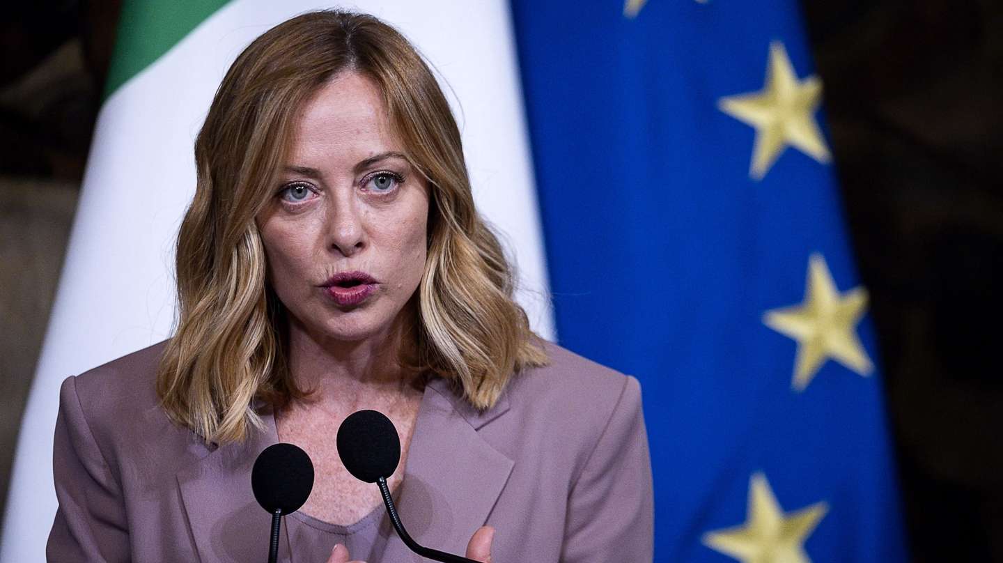 epa12110547 Italian Prime Minister Giorgia Meloni speaks at a joint press conference with German Chancellor Friedrich Merz following their meeting at Palazzo Chigi in Rome, Italy, 17 May 2025.  EPA/ANGELO CARCONI