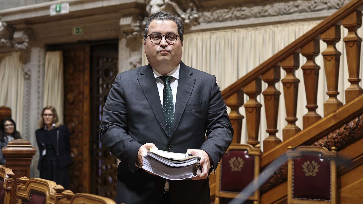 O ministro de Estado e das Finanças, Joaquim Miranda Sarmento, durante a sua audição na Comissão de Orçamento, Finanças e Administração Pública, na Assembleia da República, em Lisboa, 7 de novembro de 2025. ANTÓNIO COTRIM/LUSA