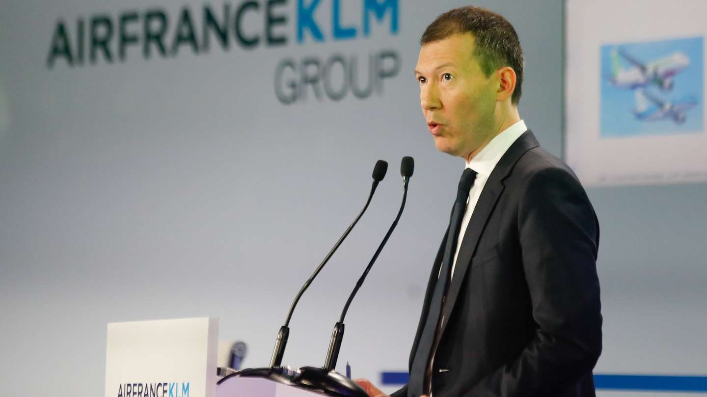 epa09972759 Chief Executive Officer of Air France-KLM Benjamin Smith attends the general assembly of Air France-KLM shareholders meeting at the Hilton Paris Charles de Gaulle Airport hotel, in Tremblay-en-France, near Paris, France, 24 May 2022. The airline announces 2.26-billion-euro rights issue to existing shareholders to strengthen its balance sheet and further repay French state aid as the airline industry clambers out of a two-year covid-19 crisis.  EPA/MOHAMMED BADRA