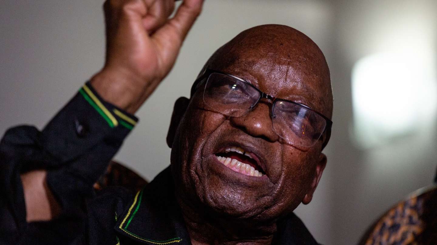 epa09322708 Former South African President Jacob Zuma speaks during a press conference in Nkandla, Kwa-Zulu Natal, South Africa, 04 July 2021. Zuma was sentenced to 15 months in prison by the Constitutional Court earlier on the same week, but the court agreed to hear his challange to the sentence.  EPA/Yeshiel Panchia