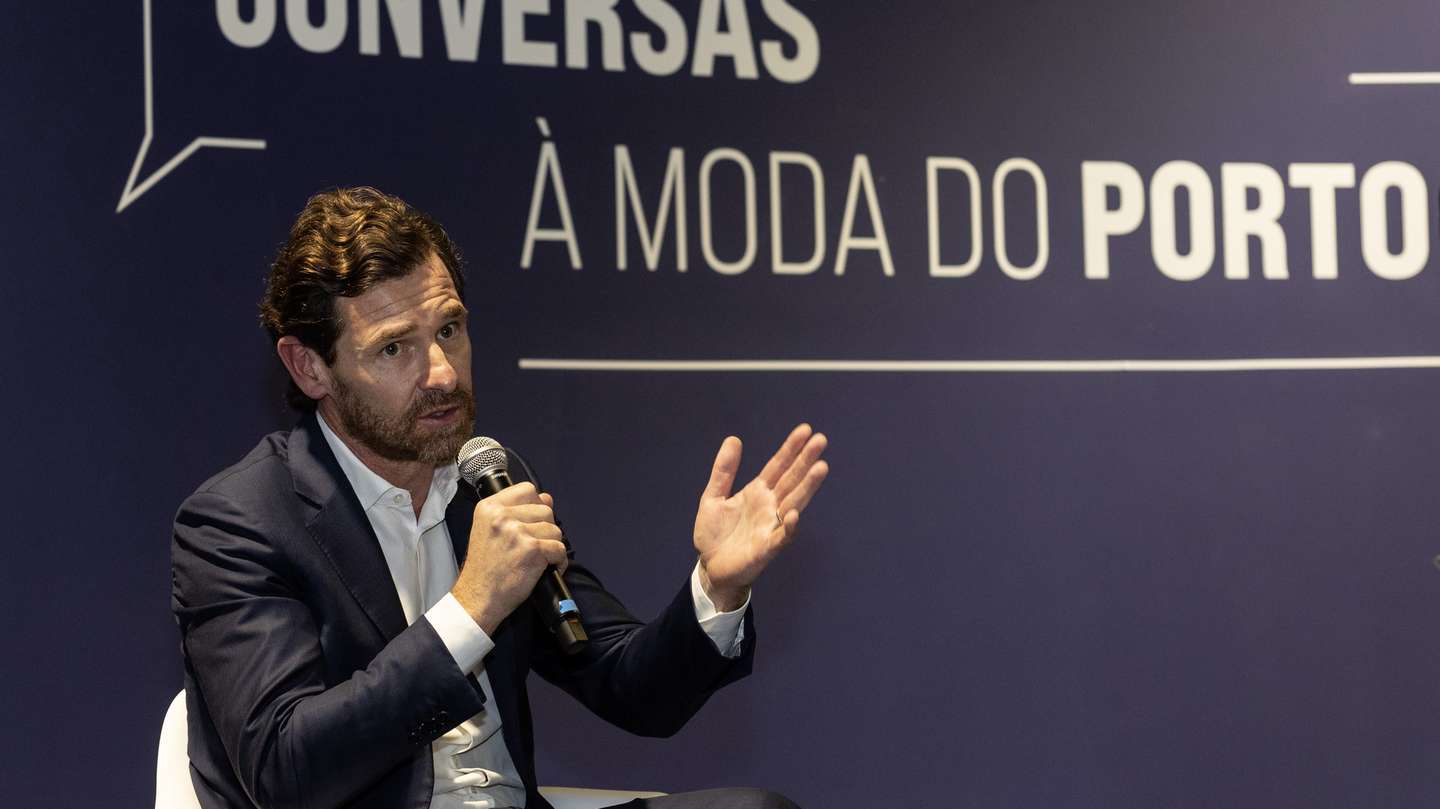 Conferência de imprensa da candidatura "Só há um Porto", liderada por André Villas-Boas, para apresentação de António Tavares a candidato a presidente da mesa da Assembleia-Geral e Angelino Ferreira a presidente do conselho fiscal e disciplinar do FC Porto, na sede da candidatura, Porto, 25 de janeiro de 2024. JOSÉ COELHO/LUSA