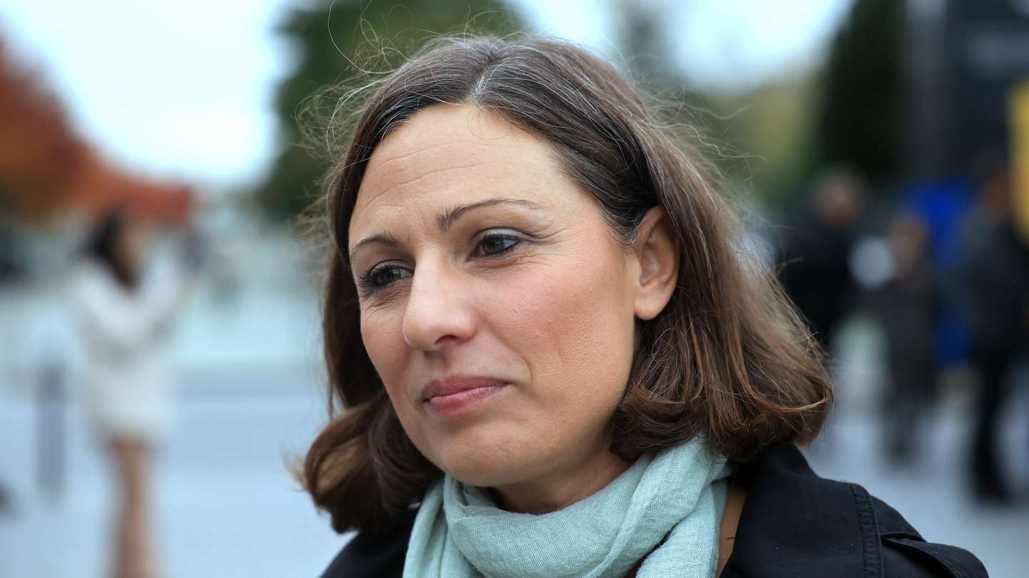 A presidente da Federação Nacional dos Médicos (FNAM), Joana Bordalo e Sá, durante uma manifestação junto ao Hospital São João no Porto, 14 de Novembro 2023. Os médicos estão em greve para exigir "salários justos e condições de trabalho dignas para todos os médicos no Serviço Nacional de Saúde (SNS)". ESTELA SILVA/LUSA