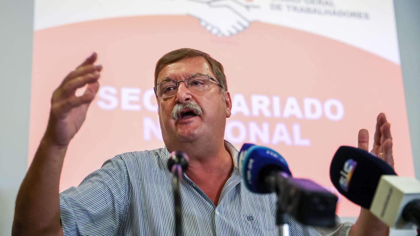 O secretário-geral da UGT, Carlos Silva, durante a conferência de imprensa para apresentar as principais linhas da Política Reivindicativa da UGT para 2020-2021, no final da reunião do secretariado nacional da União Geral de Trabalhadores, em Aveiro, 23 de setembro de 2020. PAULO NOVAIS/LUSA