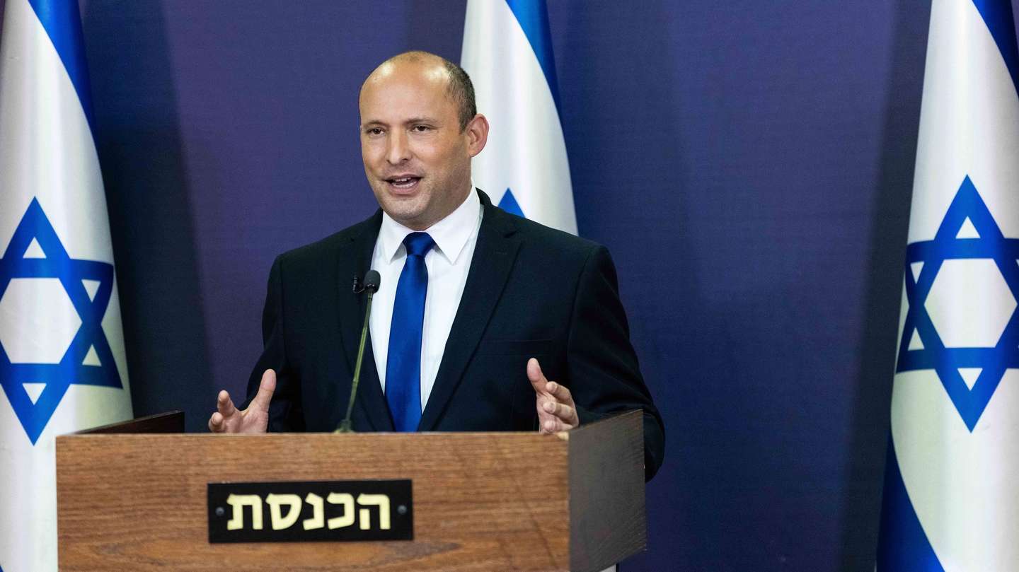 epa09237728 Leader of the Yemina party, Naftali Bennett, delivers a political statement in the Knesset (the Israeli Parliament), in Jerusalem, Israel, 30 May 2021. Naftali Bennett announced he will form a government with Yair Lapid to oust Prime Minister Benjamin Netanyahu.  EPA/YONATAN SINDEL / POOL