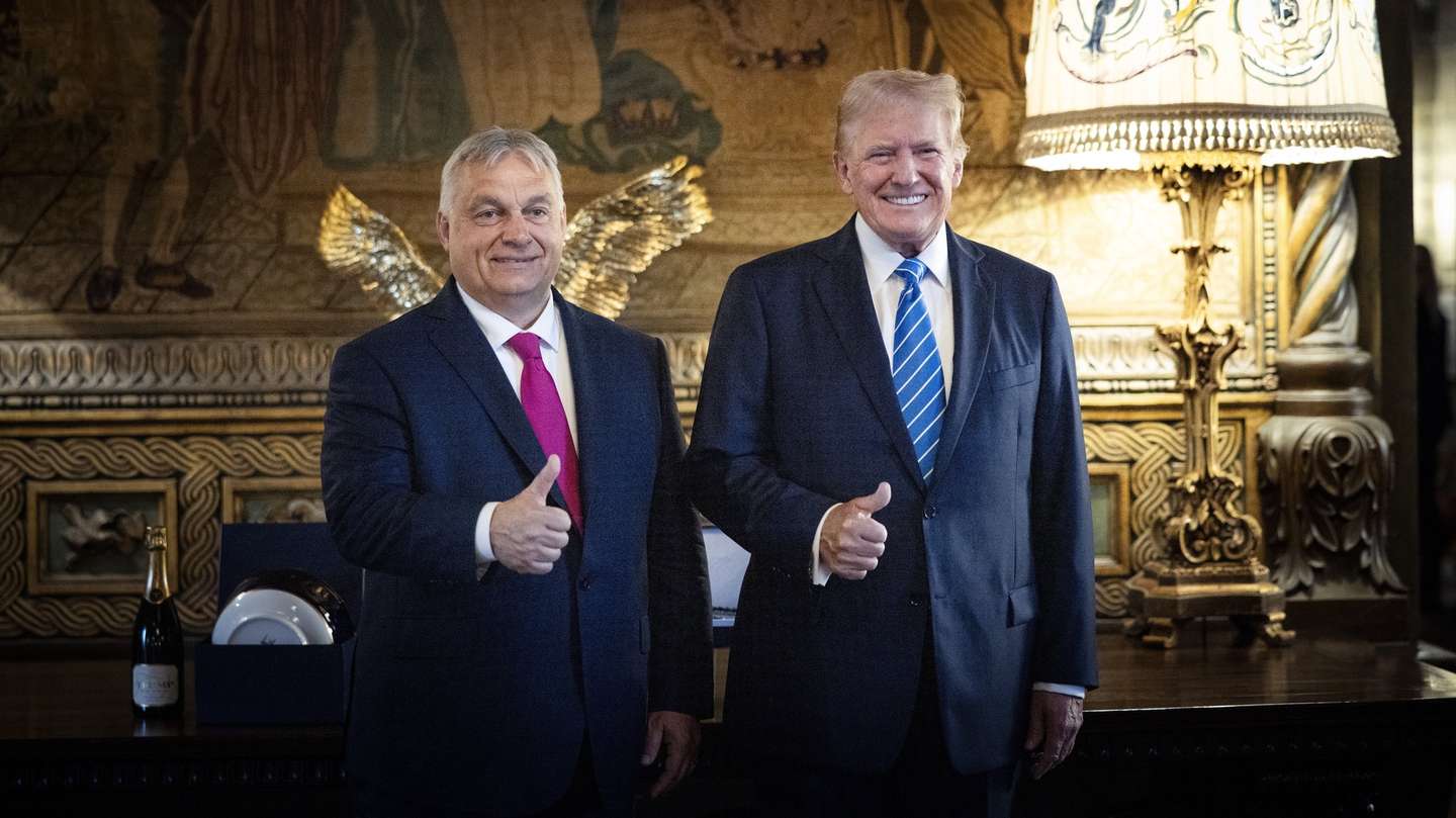 epa11473669 A handout photo made available bythe Hungarian PM’s Press Office shows Hungarian Prime Minister Viktor Orban (L) and former US president and Republican presidential candidate Donald Trump (R) posing for photographs during their meeting in Trump's Mar-a-Lago estate in Palm Beach, Florida, USA, 11 July 2024.  EPA/Zoltan Fischer HANDOUT HUNGARY OUTHANDOUT EDITORIAL USE ONLY/NO SALES