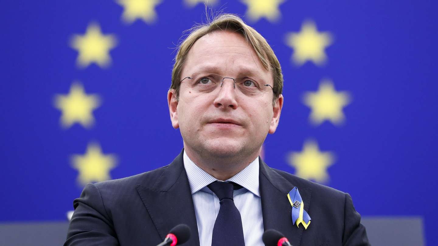 epa09810587 European Commissioner in charge of neighborhood and enlargement policy, Oliver Varhelyi gives a statement on 'The situation in Bosnia Herzegovina', at the European Parliament in Strasbourg, France, 08 March 2022. The plenary session of the European Parliament runs from 07 to 10 March 2022.  EPA/JULIEN WARNAND