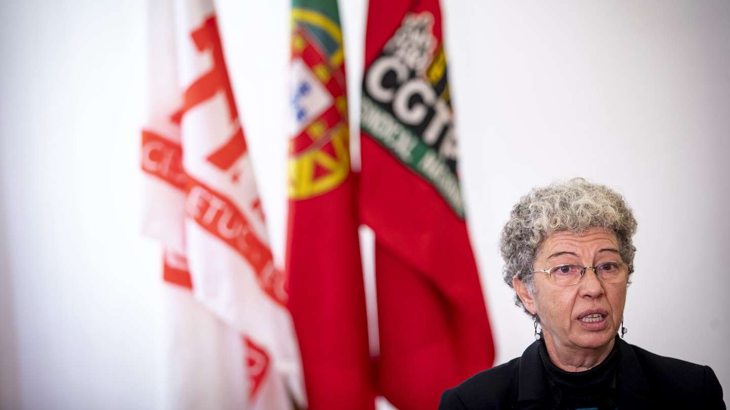 A secretária-geral da CGTP-IN, Isabel Camarinha, fala durante uma entrevista à agência Lusa por ocasião do seu primeiro ano no cargo, na sede da CGTP-IN, em Lisboa, 11 de fevereiro de  2021. JOSÉ SENA GOULÃO/LUSA