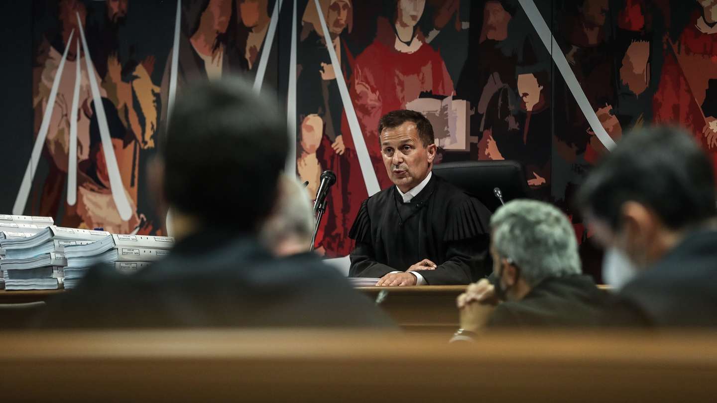 epa09124506 Judge Ivo Rosa (C) during the instructional decision session of the high-profile corruption case known as Operation Marques, at the Justice Campus in Lisbon, Portugal, 09 April 2021. Operation Marques has 28 defendants - 19 people and 9 companies - including former Prime Minister Jose Socrates, banker Ricardo Salgado, businessman and friend of Socrates Carlos Santos Silva, and senior executives of Portugal Telecom, and is related to crimes of active and passive corruption, money laundering, document forgery, and tax fraud.  EPA/MARIO CRUZ / POOL