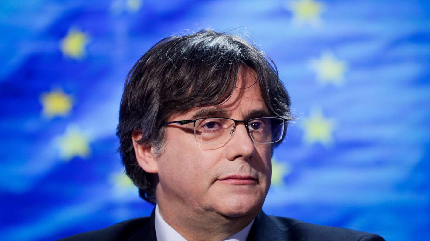 epaselect epa09063279 Member of European Parliament Catalonia's former regional president Carles Puigdemont is interviewed by TV show 'La Faute a l'Europe?' at the European Parliament in Brussels, Belgium, 09 March 2021. The European Parliament on 09 March voted in favor of stripping Puigdemont and two of his associates of immunity. Spain had requested the extradition of Puigdemont, who fled to Belgium in October 2017 after a referendum on the independent of Catalonia.  EPA/STEPHANIE LECOCQ