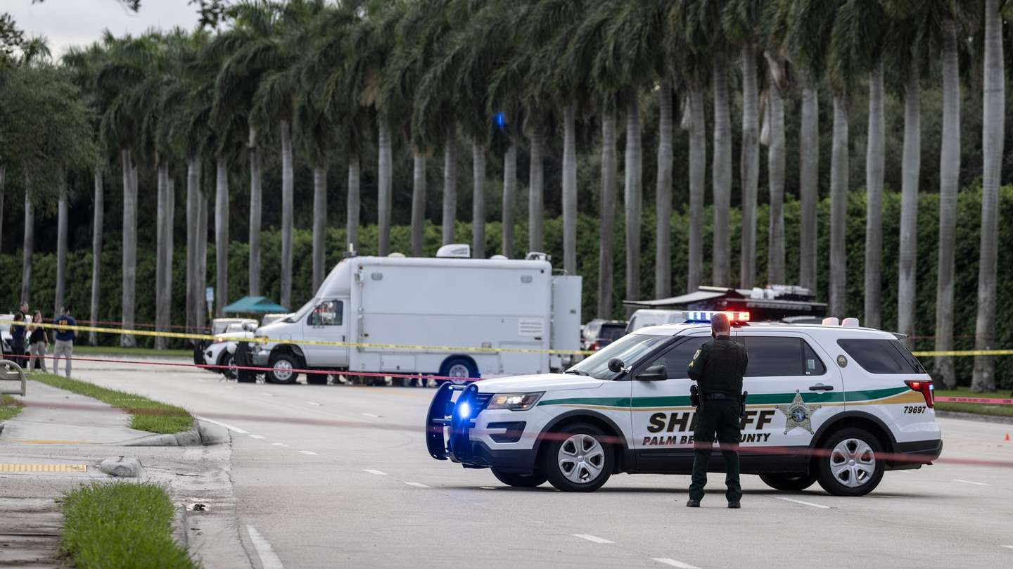 epa11606882 Palm Beach Sheriff officers guard the rear entrance of the Trump International Golf Club in West Palm Beach, Florida, USA on 15 September 2024, where gunshots were reported. According to the FBI, they are following an investigation of what appears to be an attempted assassination of Former President Donald Trump. Palm Beach County Sheriff Ric Bradshaw said the US Secret Service agents found a man pointing an AK-style rifle with a scope into the club as Trump was on the course.  EPA/CRISTOBAL HERRERA-ULASHKEVICH