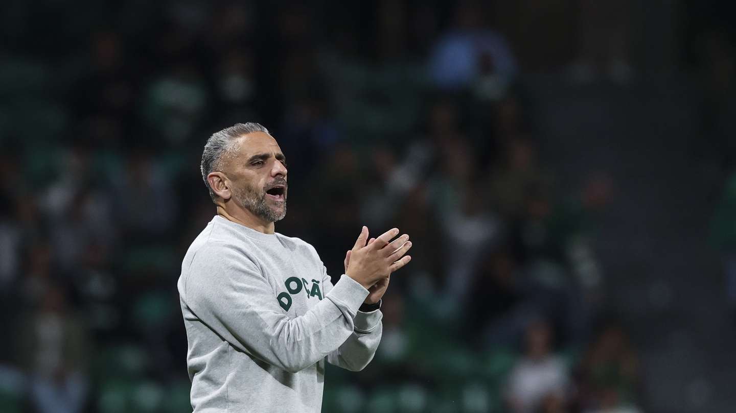 Sporting head coach Rui Borges during the Portuguese First League soccer match between Sporting and Vitoria de Guimaraes at Alvalade stadium, in Lisbon, Portugal, 04 May 2026. JOSE SENA GOULAO/LUSA