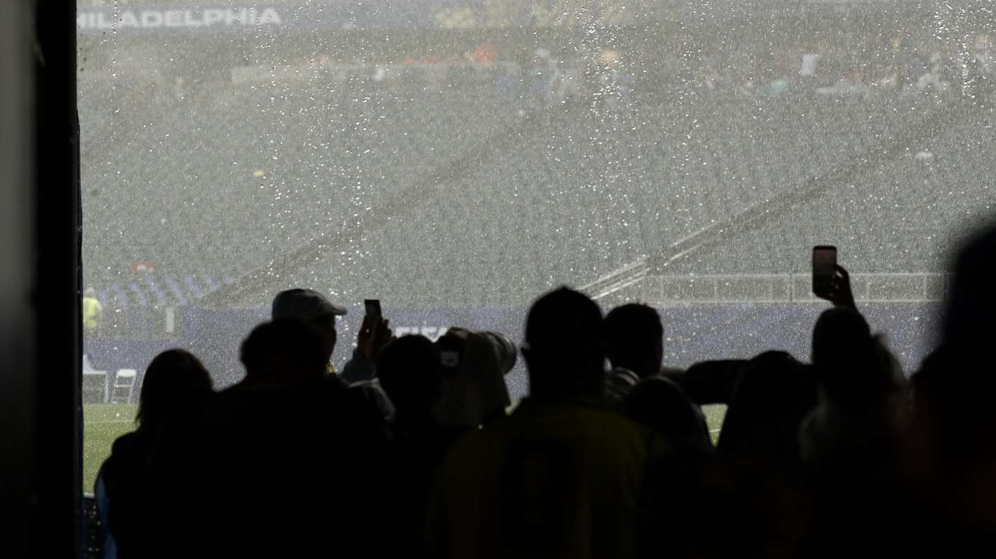 epa13057490 People wait in a tunnel as the match is suspended due to a severe thunderstorm during the FIFA World Cup 2026 group stage match France against Iraq, in Philadelphia, Pennsylvania, USA, 22 June 2026.  EPA/WILL OLIVER