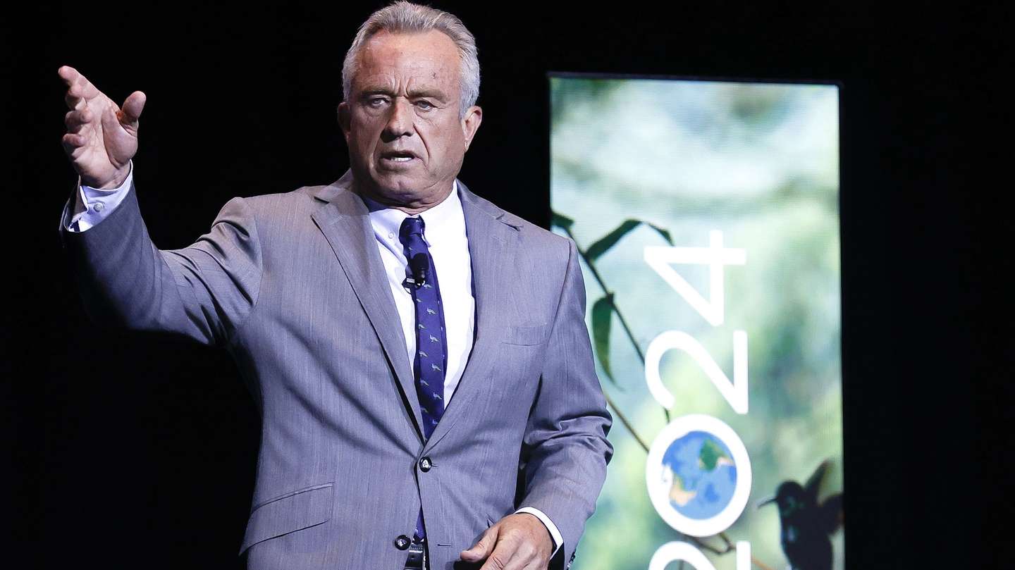 epa11298997 Independent presidential candidate Robert F. Kennedy Jr. speaks about environmental challenges during the EarthX conference in Dallas, Texas, USA, 24 April 2024.  EarthX is an international nonprofit environmental organization that raises awareness about environmental challenges and solutions across the country.  EPA/ADAM DAVIS