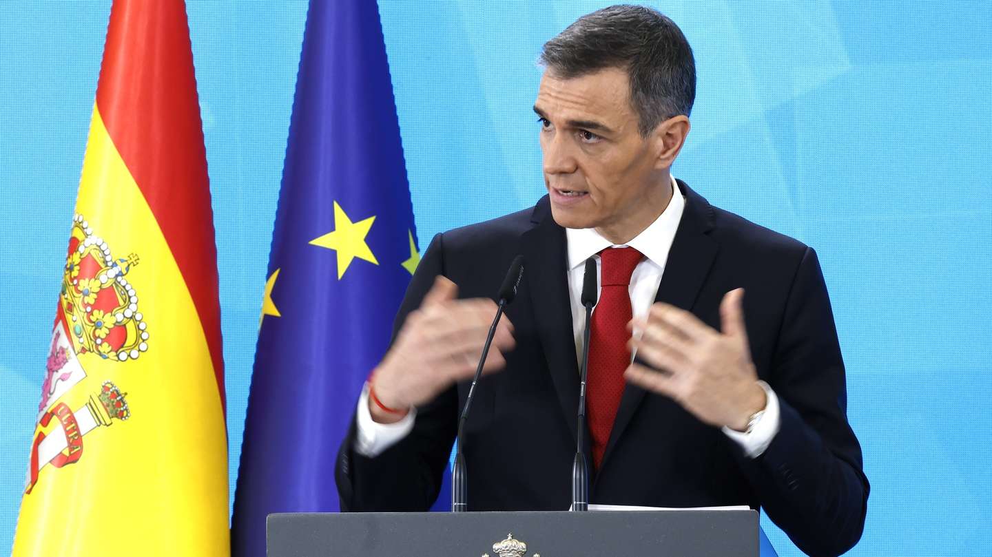 epa12593900 Spanish Prime Minister Pedro Sanchez speaks at a press conference to present a balance of the year held at Moncloa Palace in Madrid, Spain, 15 December 2025.  EPA/J.J.Guillen