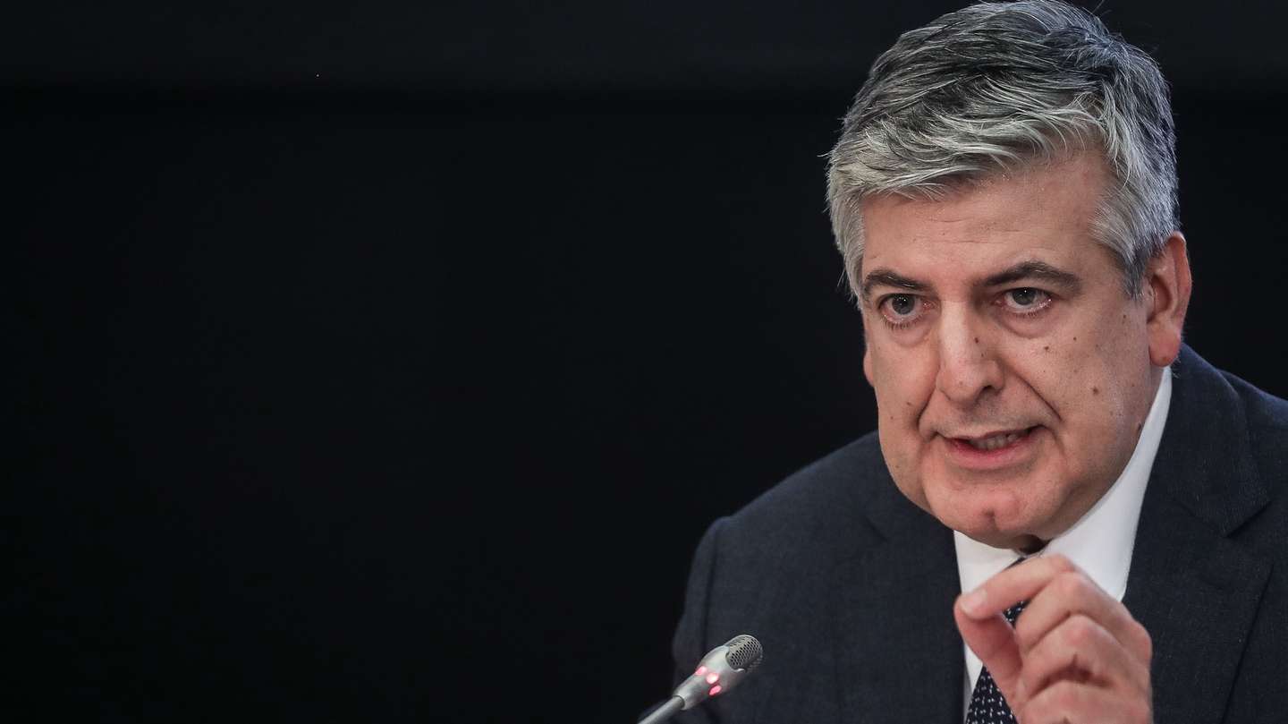 O vice-governador do Banco de Portugal, Luís Máximo dos Santos, que é também presidente do Fundo de Resolução do Novo Banco, durante uma conferência de imprensa sobre a auditoria do Tribunal de Contas ao Novo Banco, no Museu do Dinheiro, em Lisboa, 3 de maio de 2021. MÁRIO CRUZ/LUSA