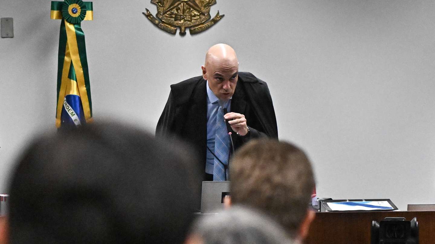 epa12166869 Brazil's Supreme Court Judge Rapporteur, Alexandre de Moraes, participates in the interrogation session before the Supreme Court in Brasilia, Brazil, 09 June 2025. Brazil's Supreme Court began questioning Mauro Cid, Bolsonaro's former personal aide and a key player in the accusation against the far-right leader for planning a coup attempt to stay in power.  EPA/Andre Borges