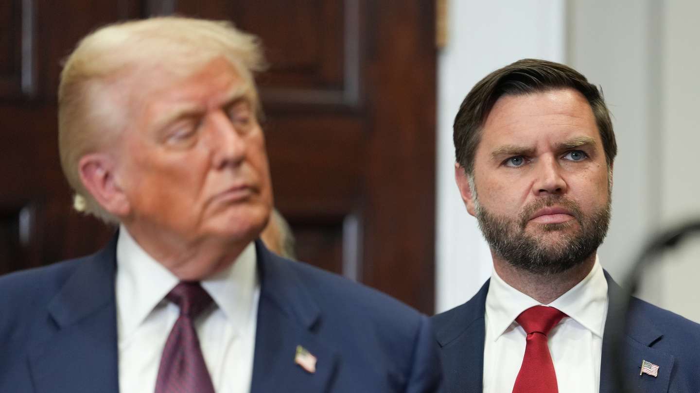 epa12275896 US Vice President JD Vance (R), and US President Donald Trump (L), look on during an executive order signing ceremony in the Roosevelt Room of the White House in Washington, DC, USA, 31 July 2025. The order will formally reestablish the Presidential Fitness Test, creating school-based programs that reward excellence in physical education.  EPA/ERIC LEE / POOL