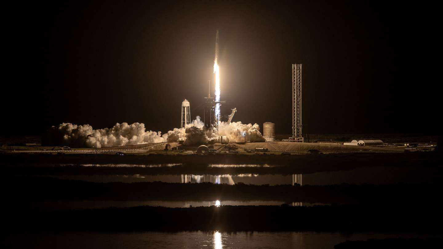 epaselect epa11197828 The NASA SpaceX Dragon Endeavour spacecraft on a Falcon 9 rocket carrying the Crew-8 on it's eighth crew rotation mission, lifts up from the Kennedy Space Center Launch Complex 39A, in Titusville, Florida, USA, 03 March 2024. The NASA Crew 8 mission members are NASA astronaut Matthew Dominick, commander; Roscosmos cosmonaut mission specialist Alexander Grebenkin; NASA astronaut Michael Barratt, pilot; and NASA astronaut Jeanette Epps, mission specialist.  EPA/CRISTOBAL HERRERA-ULASHKEVICH