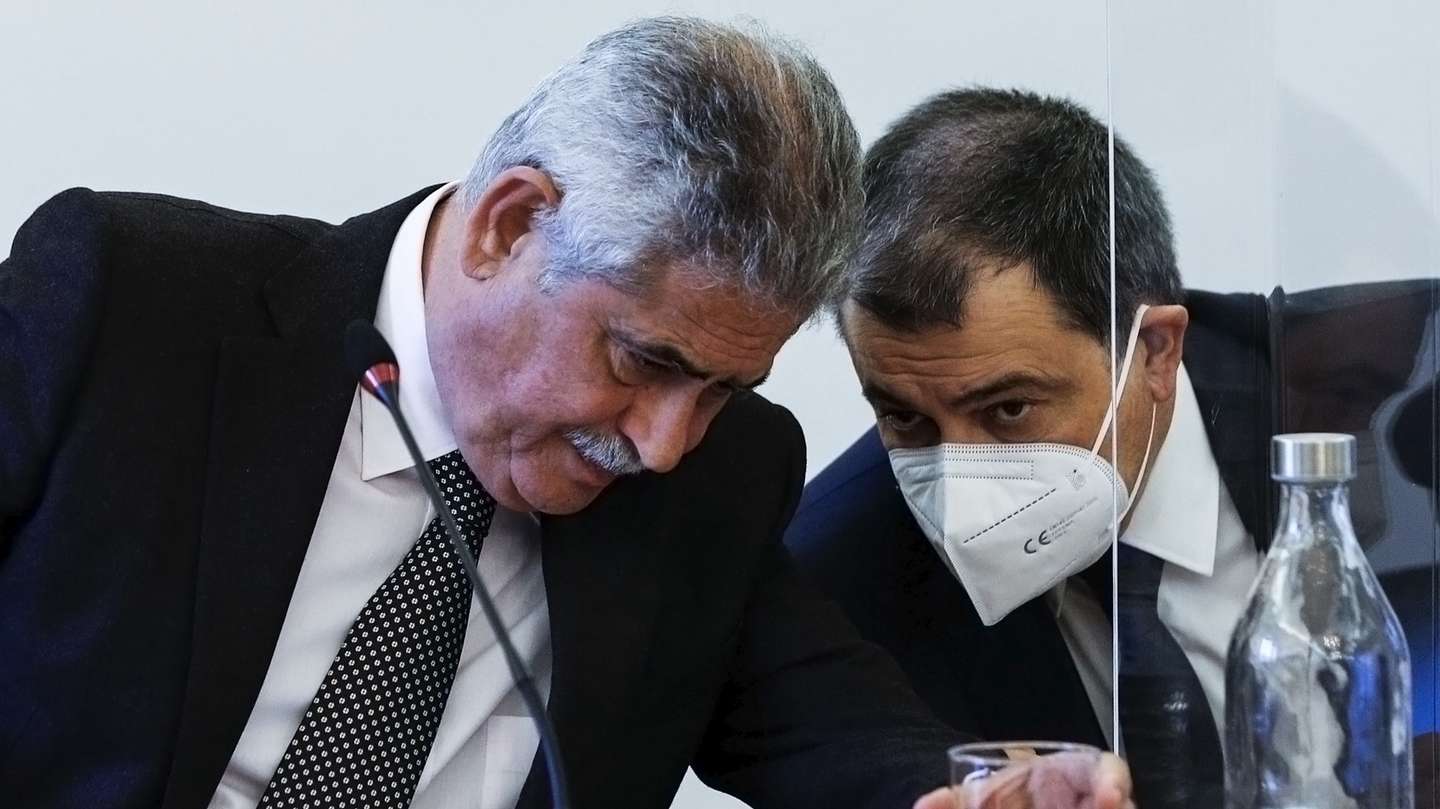 O presidente do Conselho de Administração da Promovalor, Luís Filipe Vieira (E), durante a audição na Comissão Eventual de Inquérito Parlamentar às perdas registadas pelo Novo Banco e imputadas ao Fundo de Resolução, na Assembleia da República, em Lisboa, 10 de maio de 2021. ANTÓNIO COTRIM/LUSA
