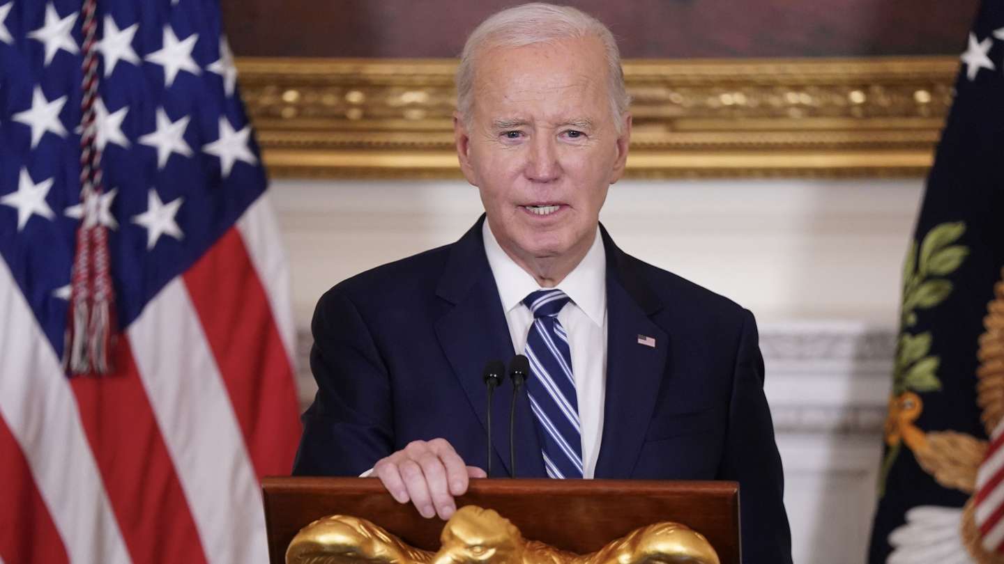 epa11808063 US President Joe Biden delivers remarks during a reception for the new Democratic members of congress in the State Dining Room at the White House in Washington, DC, USA, 05 January 2025.  EPA/LEIGH VOGEL / POOL