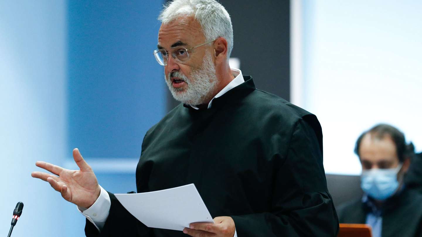 Pedro Delille, advogado de José Sócrates, durante a sessão do debate instrutório no âmbito do processo Operação Marquês, no Campus de Justiça, em Lisboa, 01 de julho de 2020. A Operação Marquês conta com 28 arguidos – 19 pessoas e 9 empresas -, entre os quais o ex-primeiro-ministro José Sócrates, o banqueiro Ricardo Salgado, o empresário e amigo de Sócrates Carlos Santos Silva e altos quadros da Portugal Telecom e está relacionado com crimes de corrupção, ativa e passiva, branqueamento de capitais, falsificação de documento e fraude fiscal. ANTÓNIO COTRIM/POOL/LUSA
