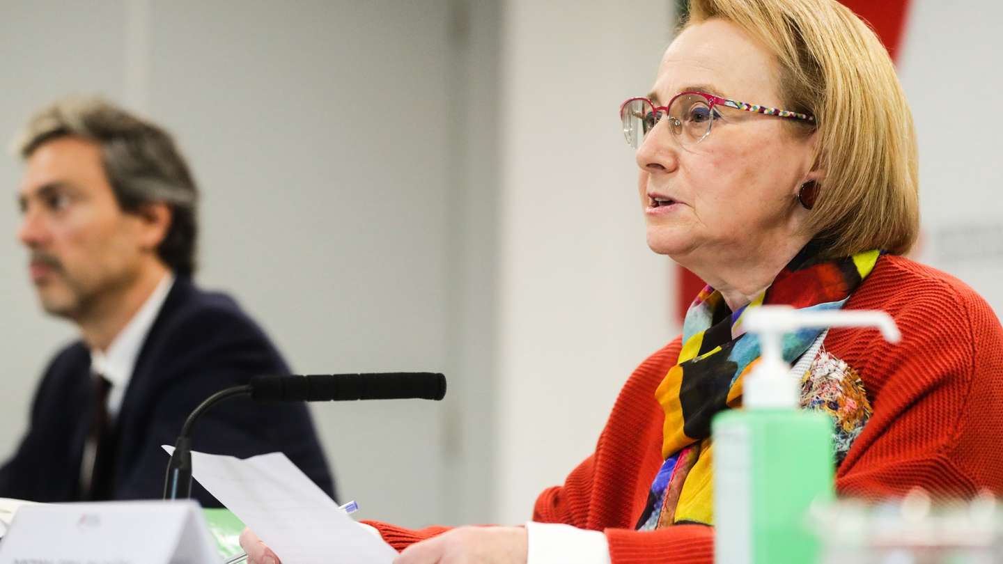 A diretora-geral da Saúde, Graça Freitas, durante a conferência de imprensa diária sobre o novo coronavírus (covid-19), realizada no Ministério da Saúde, em Lisboa, 16 de novembro de 2020. Portugal regista hoje 3996 novos casos de infeção com o novo coronavírus, e mais 91 mortes relacionadas com a covid-19, segundo o boletim epidemiológico da Direção-Geral da Saúde (DGS). TIAGO PETINGA/POOL/LUSA