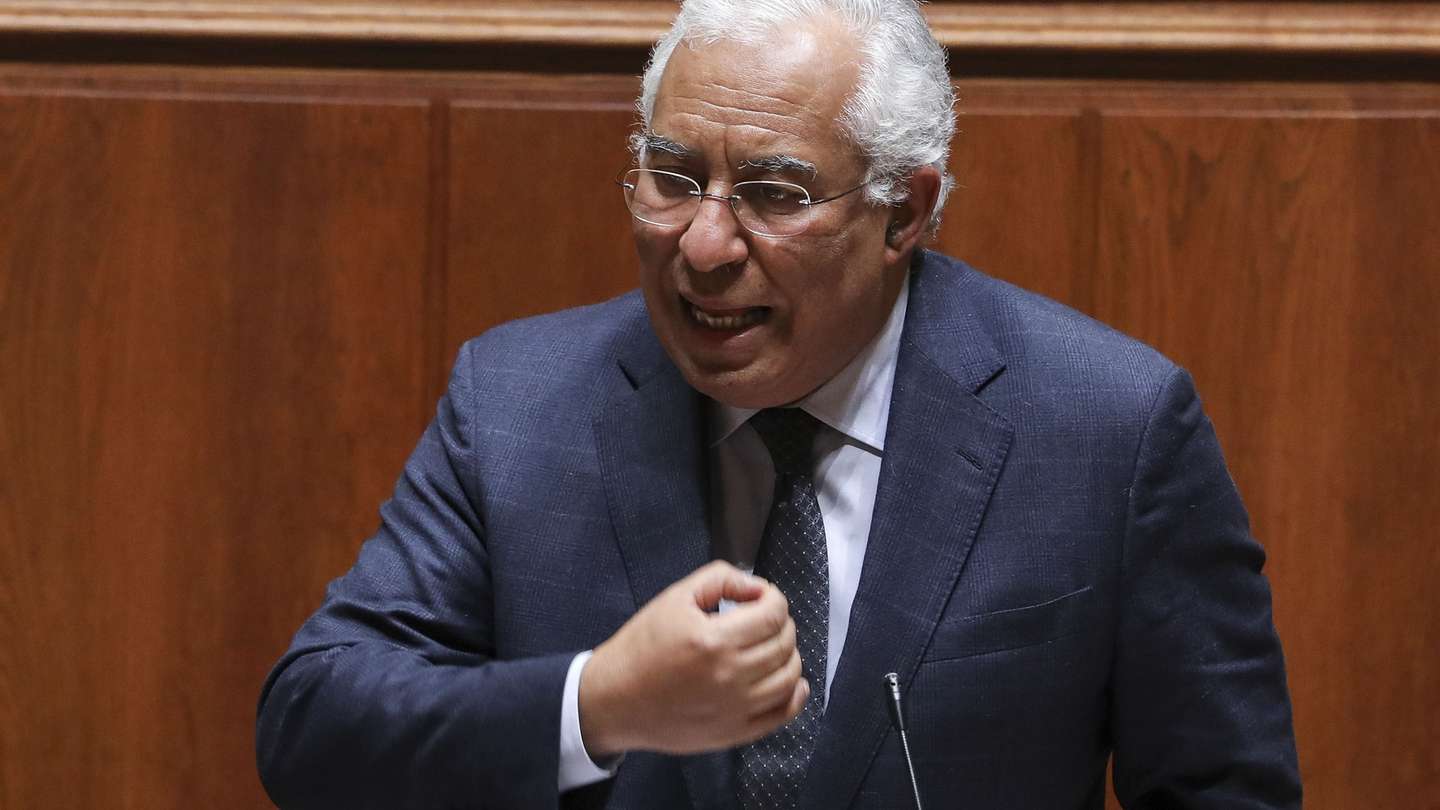 O primeiro-ministro, António Costa, intervém no debate sobre política geral, esta tarde na Assembleia da República, em Lisboa, 19 de janeiro de 2021. Portugal contabilizou hoje 218 mortes, um novo máximo de óbitos em 24 horas, relacionados com a covid-19, e 10.455 novos casos de infeção pelo novo coronavírus, segundo a Direção-Geral da Saúde (DGS). MIGUEL A. LOPES/LUSA