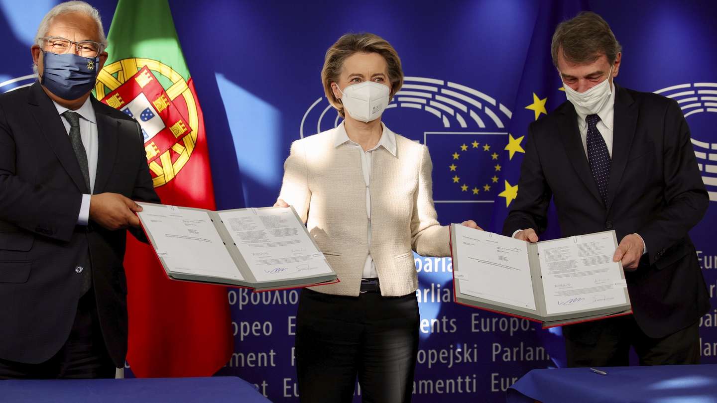 epa09006269 Portugal's Prime Minister Antonio Costa (L), European Commission President Ursula von der Leyen (C) and European Parliament President David Sassoli pose for photographers after a signing of the EU Recovery and Resilience Facility document, designed to help to stem the economic impact of COVID-19, at the European Parliament building in Brussels, Belgium, 12 February 2021.  EPA/OLIVIER MATTHYS / POOL