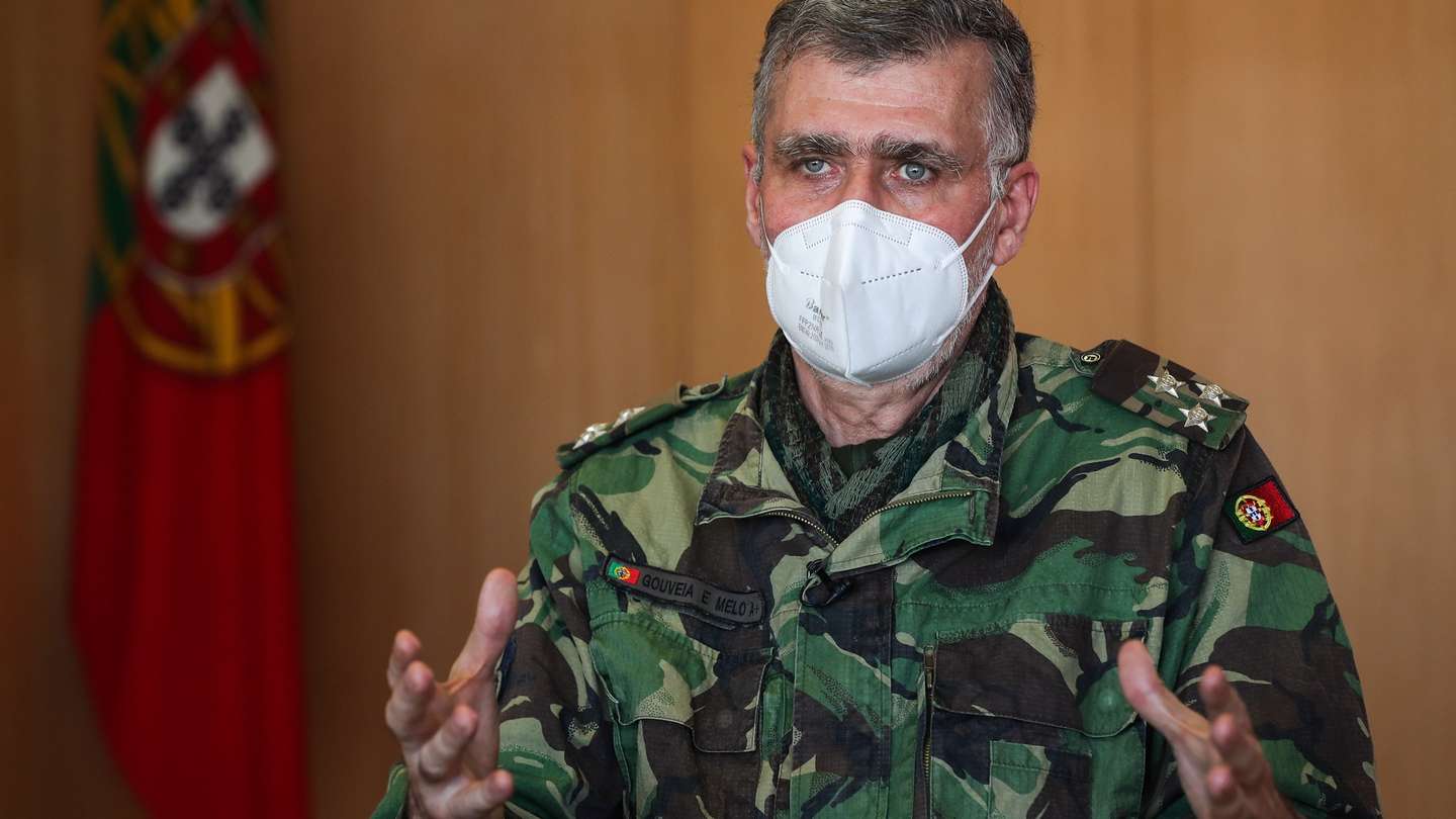 O vice-almirante Gouveia e Melo, coordenador da "task force" de vacinação contra a covid-19, durante uma entrevista à Lusa, em Oeiras, 16 de março de 2021. (ACOMPANHA TEXTO DO DIA 18 DE MARÇO DE 2021) MÁRIO CRUZ/LUSA