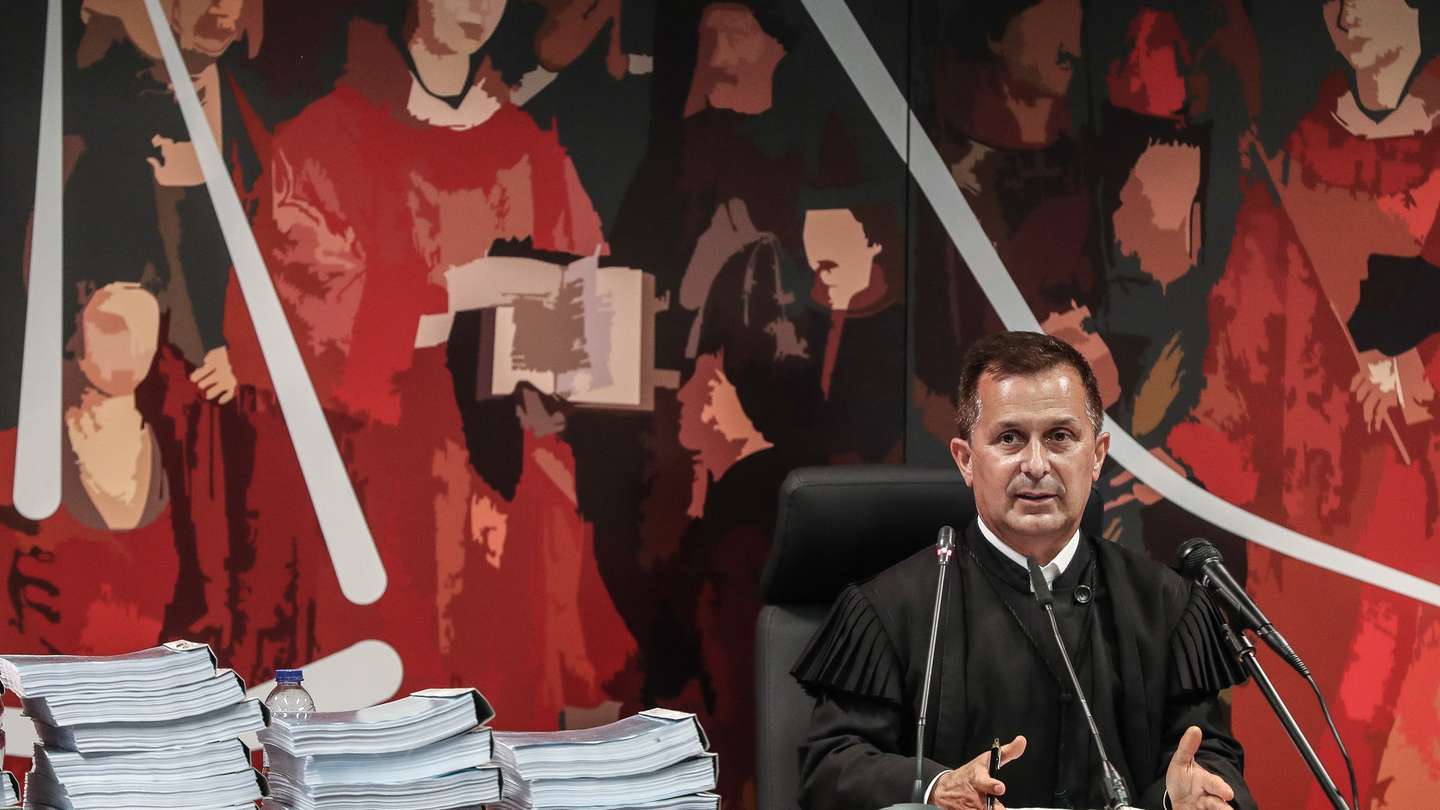The juge Ivo Rosa reads the instructional decision of the high-profile corruption case known as Operation Marques, at the Justice Campus in Lisbon, Portugal, 09 April 2021. Operation Marques has 28 defendants - 19 people and 9 companies - including former Prime Minister Jose Socrates, banker Ricardo Salgado, businessman and friend of Socrates Carlos Santos Silva, and senior executives of Portugal Telecom, and is related to crimes of active and passive corruption, money laundering, document forgery, and tax fraud.  MARIO CRUZ/POOL/LUSA