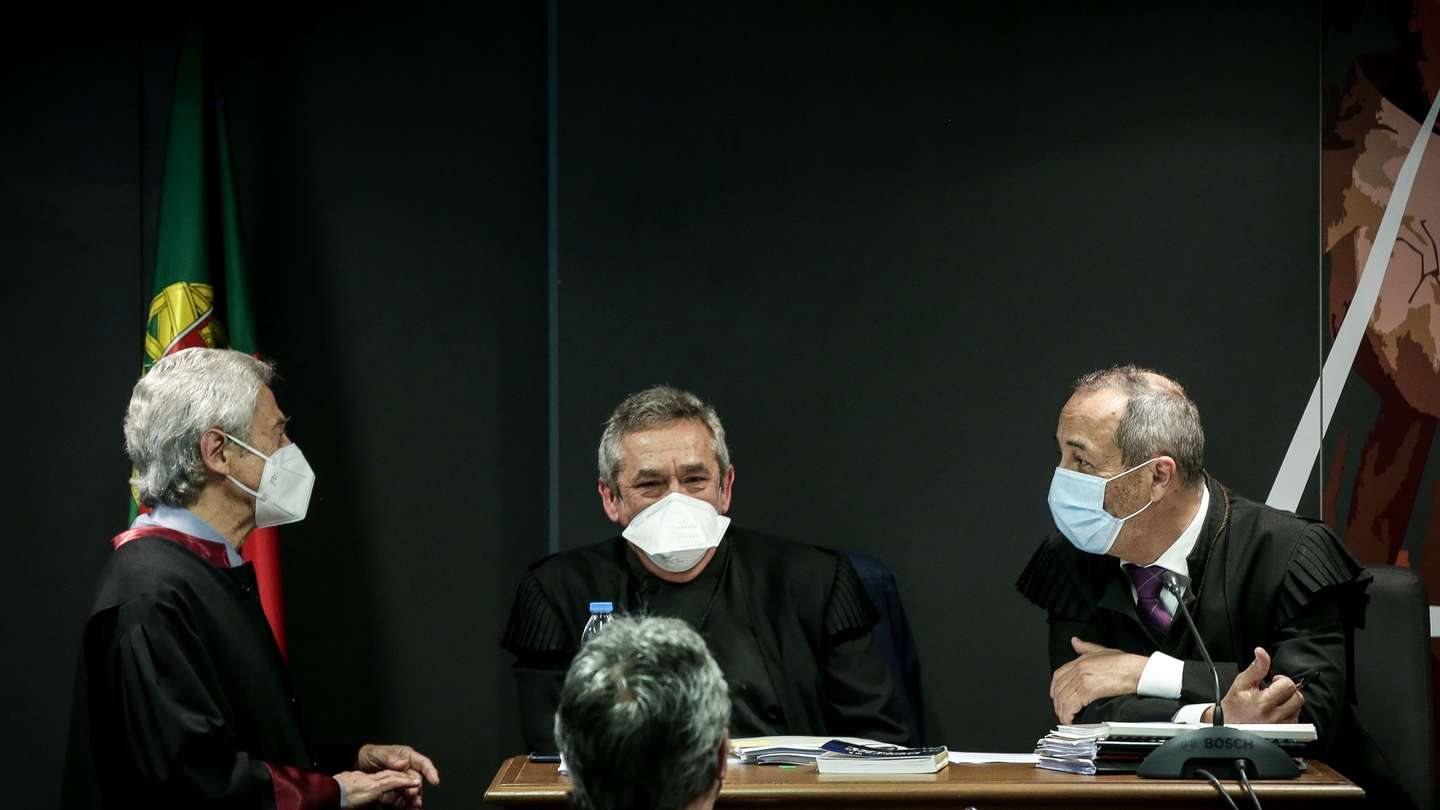 *** CAPTION CORRECTION *** THIS CORRECTS THE NAME OF THE PROSECUTOR ON THE RIGH FROM CARLOS ALEXANDRE TO VITOR PINTO. The prosecutors Rosario Teixeira (C) and judge Vitor Pinto (R) during the instructional decision session of the high-profile corruption case known as Operation Marques, which involves the Portugal's former Prime Minister Jose Socrates,  at the Justice Campus in Lisbon, Portugal, 9 April 2021. Operation Marques has 28 defendants - 19 people and 9 companies - including former Prime Minister Jose Socrates, banker Ricardo Salgado, businessman and friend of Socrates Carlos Santos Silva and senior staff of Portugal Telecom and is related to crimes of corruption, active and passive, money laundering, document forgery and tax fraud. MARIO CRUZ/POOL/LUSA