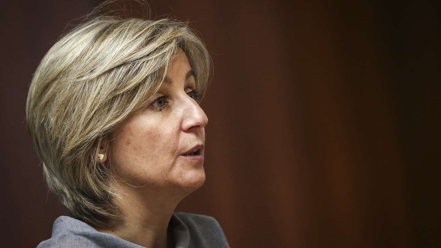 A ministra da Saúde, Marta Temido, intervém durante a conferência de imprensa de atualização de informação relativa ao Plano de Vacinação contra a covid-19, no Infarmed, em Lisboa, 21 de abril de 2021. RODRIGO ANTUNES/LUSA