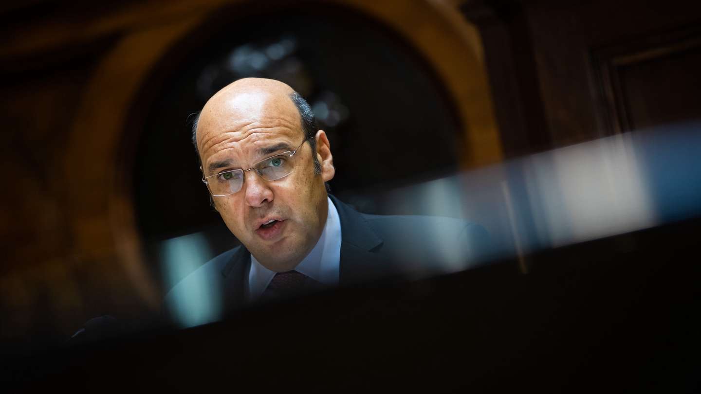 O ministro de Estado, da Economia e da Transição Digital, Pedro Siza Vieira, durante a sua audição na Comissão de Economia, Inovação, Obras Públicas e Habitação, na Assembleia da República, em Lisboa, 05 de maio de 2021. JOSÉ SENA GOULÃO/LUSA