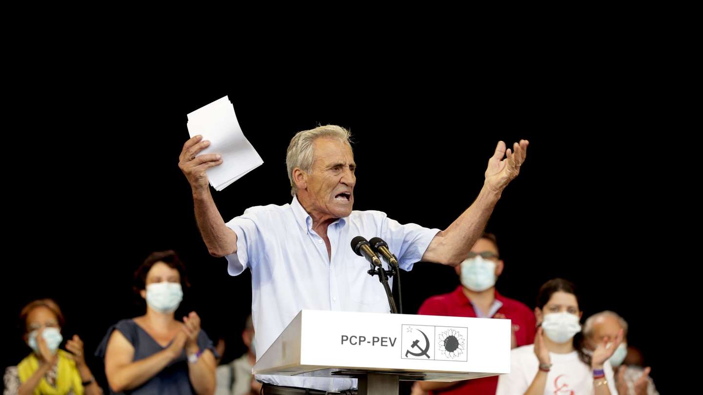 O secretário-geral do Partido Comunista Português (PCP), Jerónimo de Sousa, faz o discurso final da 45.ª Festa do "Avante!", evento político-cultural, organizado pelo Partido Comunista Português na Quinta da Atalaia, no Seixal, 05 de setembro de 2021. TIAGO PETINGA/LUSA