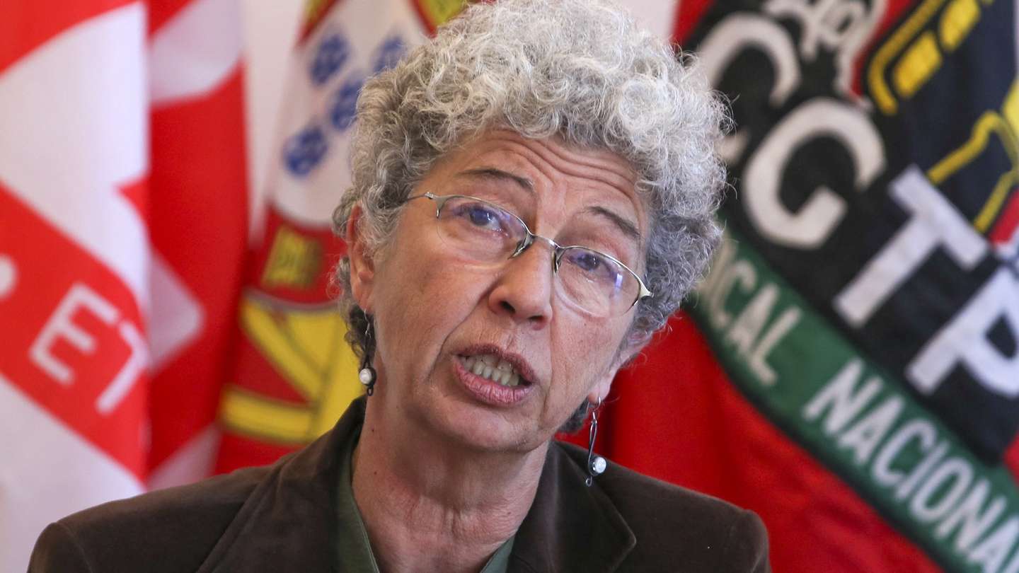 A secretária-geral da CGTP-IN, Isabel Camarinha, durante a conferência de imprensa, no final da reunião do Conselho Nacional, para analisar a situação político-sindical, o Programa do Governo e a proposta de Orçamento do Estado para 2022, o balanço do 1.º de Maio, as respostas aos problemas e reivindicações dos trabalhadores, a intensificação da ação reivindicativa e lutas a desenvolver em Lisboa, 04 de maio de 2022.  ANTÓNIO COTRIM/LUSA