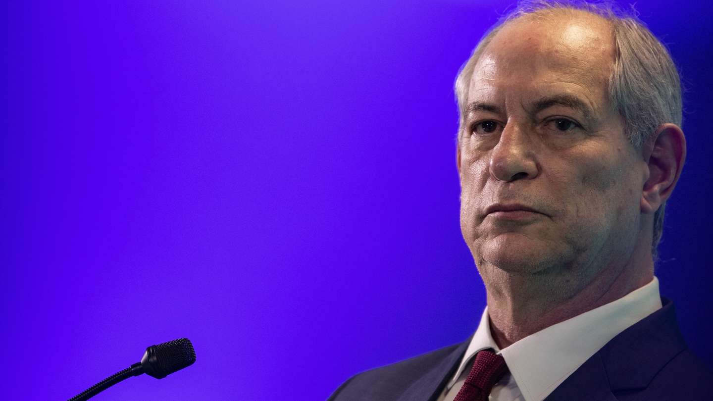 epa10147723 Ciro Gomes, Brazilian presidential candidate for the Democratic Labor Party (PDT), participates in the debate 'Dialogue with Candidates for the Presidency of the Republic', promoted by the National Union of Trade and Services Entities (UNECS), in Brasilia, Brazil, 30 August 2022. The elections in Brazil will be held next 02 October and if no candidate obtains 50 percent of the valid votes, a second round will be held on 30 October 2022.  EPA/Joedson Alves