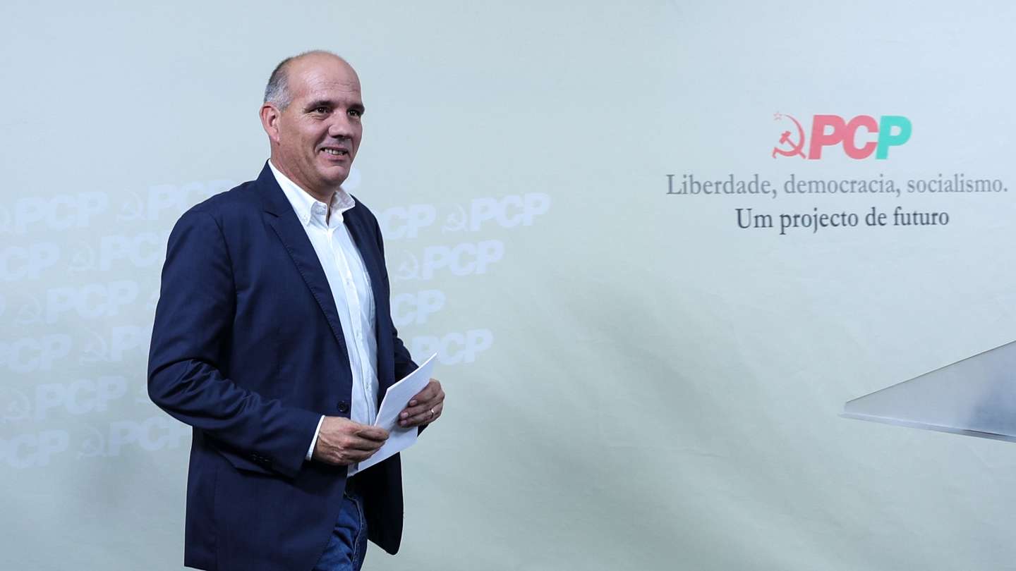O secretário Geral do PCP, Paulo Raimundo apresenta conclusões da reunião do Comité Central do PCP, esta tarde em Lisboa, 16 de outubro de 2023. MIGUEL A. LOPES/LUSA