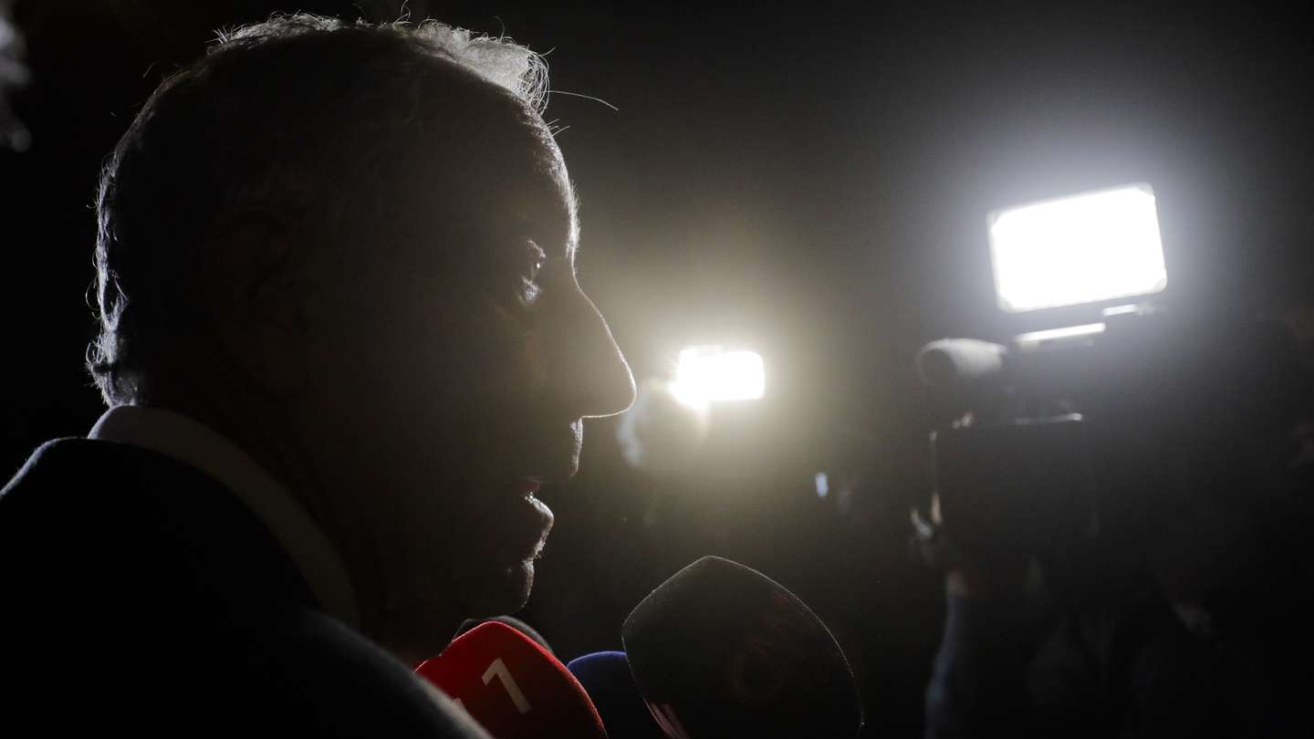 O Presidente da República, Marcelo Rebelo de Sousa, fala aos jornalistas durante o XIX congresso da Associação Nacional de Freguesias (ANAFRE), na Figueira da Foz, 26 de janeiro de 2024. PAULO CUNHA/LUSA