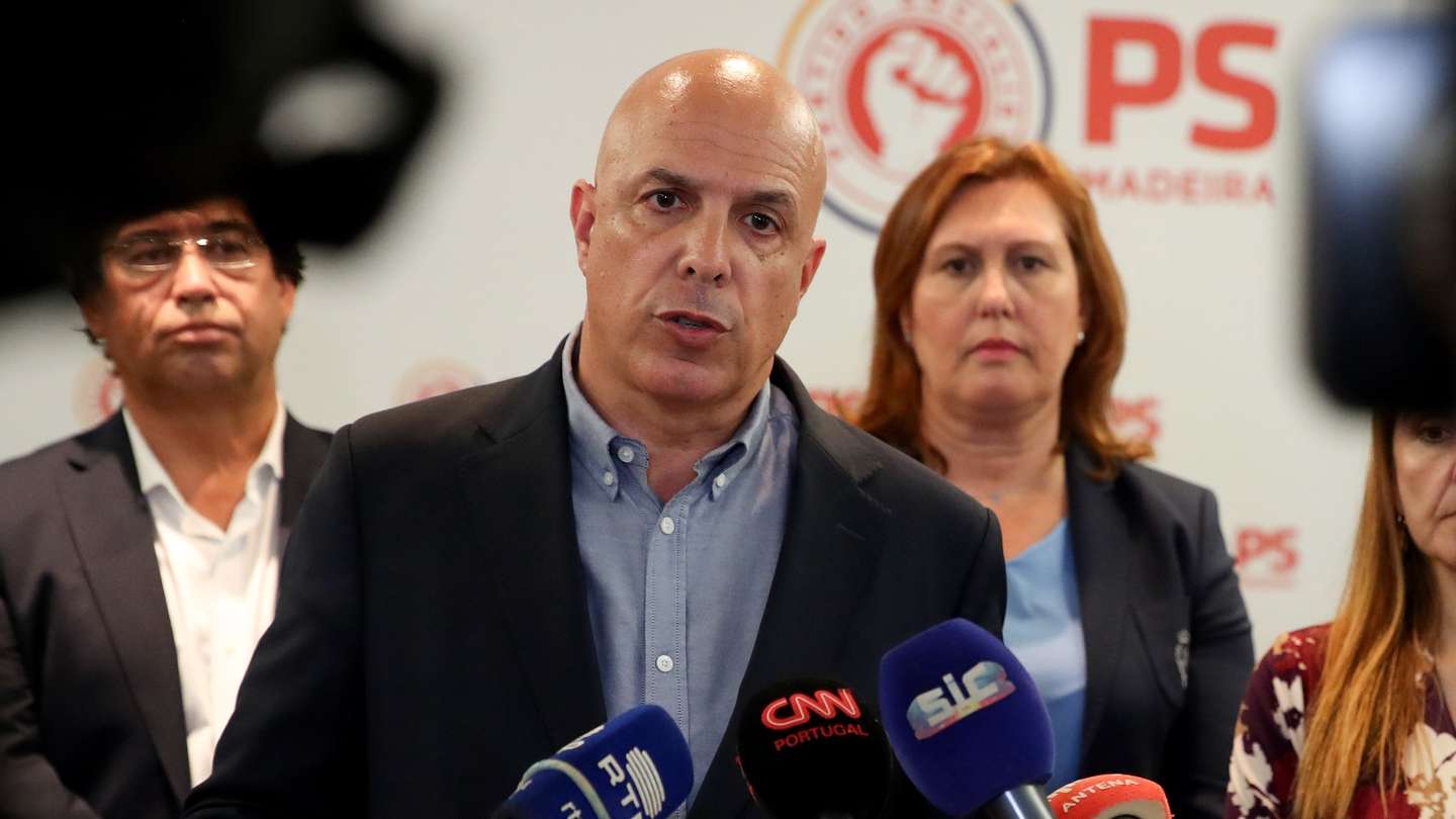 Paulo Cafôfo, presidente do PS/Madeira, esta tarde durante a conferência de imprensa onde abordou a atual situação política que se vive na Região Autônoma da Madeira, com especial atenção à aprovação ou não aprovação do programa de Governo, Funchal, 24 de junho de 2024. HOMEM DE GOUVEIA/LUSA