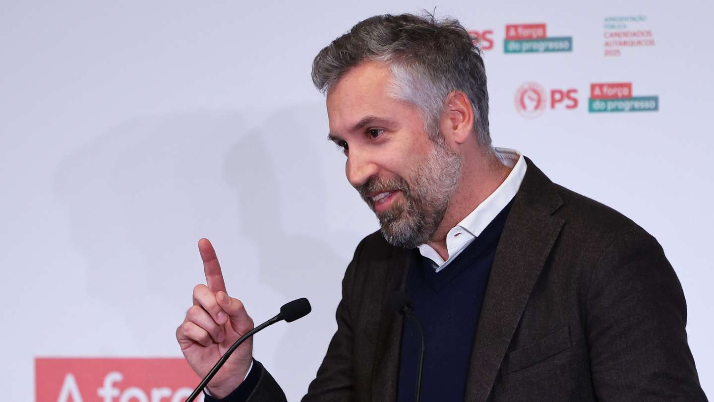 O secretário-geral do Partido Socialista (PS), Pedro Nuno Santos, discursa na cerimónia de apresentação dos candidatos do PS do distrito de Évora às autárquicas 2025, em Évora, 14 de dezembro de 2024. NUNO VEIGA/LUSA
