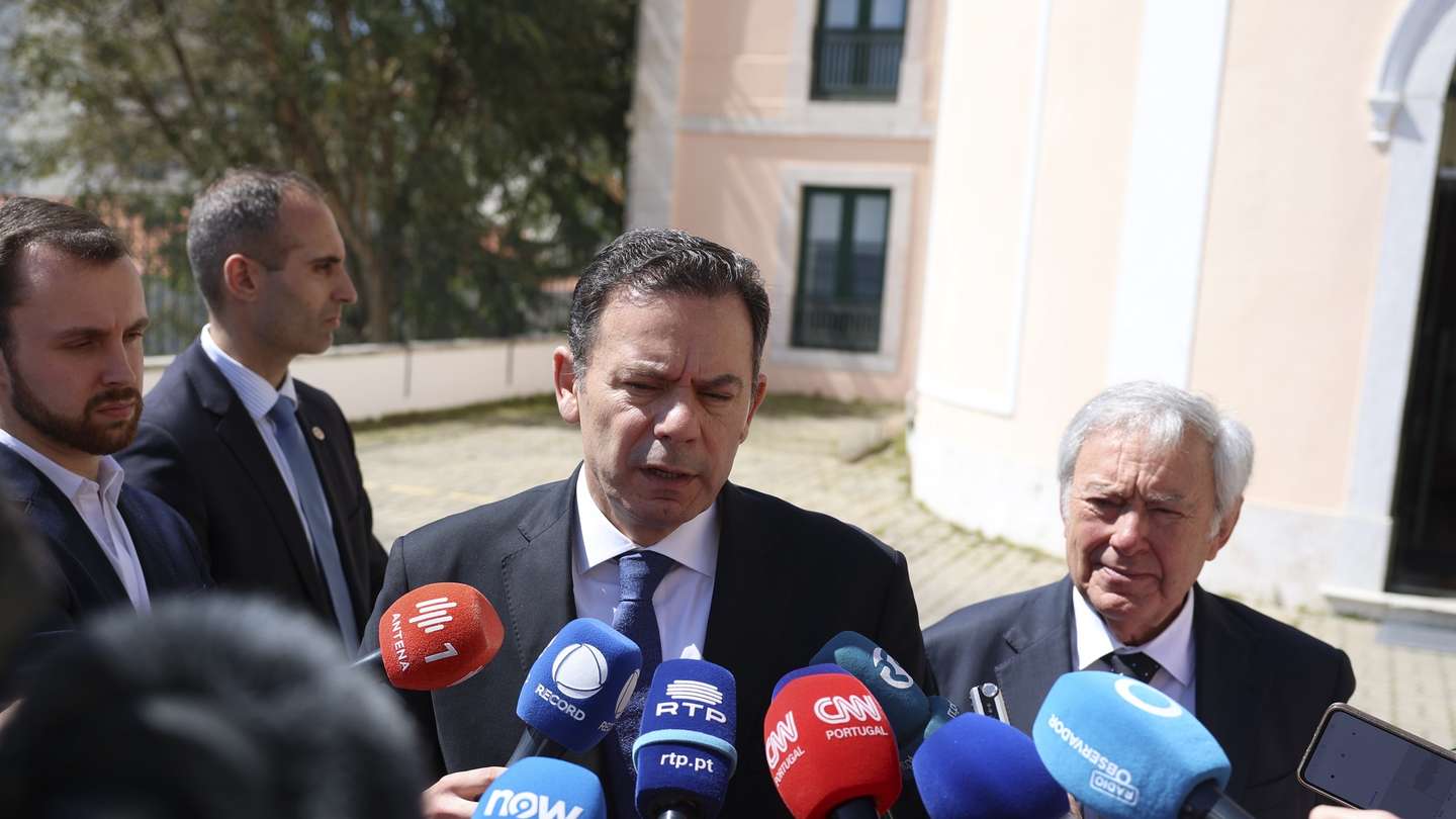 O primeiro-ministro, Luís Montenegro, fala à imprensa após participar na Parque Cidades do Tejo - Reunião com a participação dos municípios envolvidos no desenvolvimento estratégico da Área Metropolitana de Lisboa, em Lisboa, 28 de março de 2025. TIAGO PETINGA/LUSA