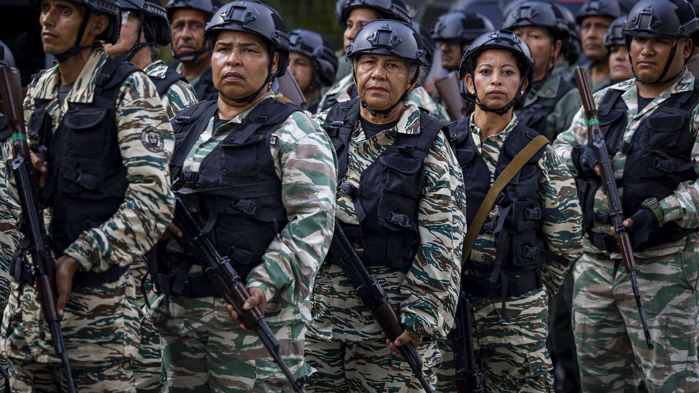 epa12370160 Venezuelan military personnel participate in 'Plan Independencia 200' in Caracas, Venezuela, 11 September 2025. Venezuelan President Nicolas Maduro announced the launch of 'Plan Independencia 200' on '284 battle fronts', in which he assured that the Armed Forces and militias will participate to guarantee 'the independence and peace' of the country.  EPA/Miguel Gutierrez