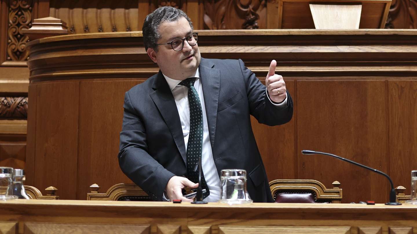 O ministro de Estado e das Finanças, Joaquim Miranda Sarmento, durante a sua audição na Comissão de Orçamento, Finanças e Administração Pública, na Assembleia da República, em Lisboa, 7 de novembro de 2025. ANTÓNIO COTRIM/LUSA